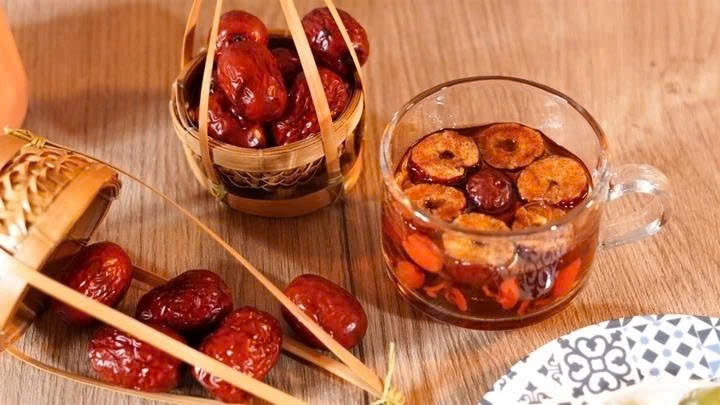 Uống trà táo đỏ mỗi ngày có tốt không?